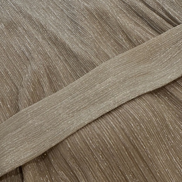 ✨ Lovers + Friends Elyse Wrap Dress in Gold Shimmer - Size L - Picture 6 of 11